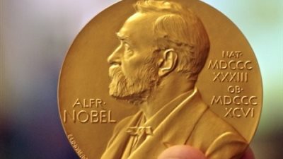 فوز ثلاثة علماء بجائزة نوبل في الكيمياء