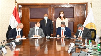 توقيع عقد إقامة أول مجمع صناعي بالفيوم لتوفير فرص عمل للشباب والمرأة