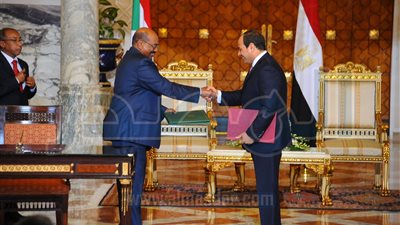 السيسى والبشير يوقعان 15 اتفاقية في مجالات مختلفة