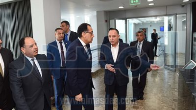 رئيس الوزراء يتفقد مركز الخدمات اللوجستية بمطار القاهرة