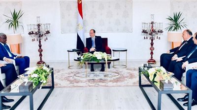 السيسي يستقبل رئيس مفوضية الاتحاد الأفريقي على هامش ملتقى الشباب 