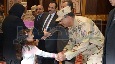بالصور.. الجيش الثانى الميدانى يكرم أسر شهداء القوات المسلحة والشرطة 