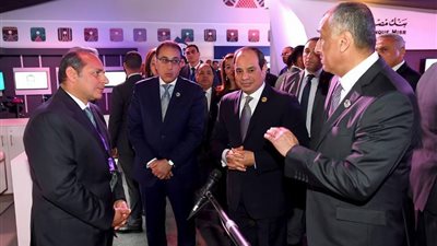 السيسي يزور جناح البنك الأهلي على هامش ملتقى الشباب بأسوان