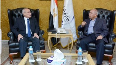 الوزير والعصار يبحثان تطوير منظومة النقل والسكة الحديد