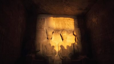 50 رحلة طيران إضافية احتفالا بتعامد الشمس على وجه رمسيس الثاني