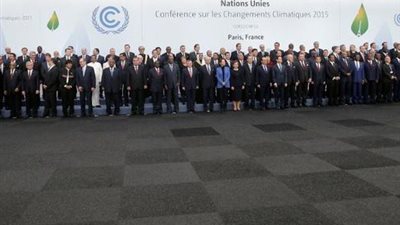 وزير الخارجية الفرنسي يقدم أحدث مسودة لاتفاق المناخ