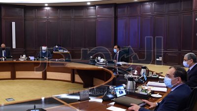 مدبولى يوجه بتفعيل أوجه التعاون مع مُجمع الإصدارات المؤمنة والذكية