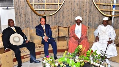 السيسي يعقد اجتماعا ثلاثيا مع رؤساء السودان وتشاد وأوغندا