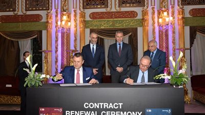 «مصر للطيران» و«CIB» يجددان اتفاقية شراكة أول بطاقة ائتمانية 
