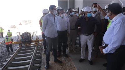 وزير النقل يتابع معدلات تنفيذ مشروع القطار الكهربائي الخفيف «LRT»