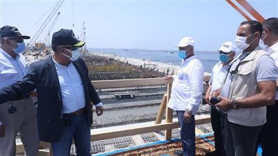 وزير النقل يتابع معدلات تنفيذ عددًا من المشروعات الخدمية بميناء الإسكندرية