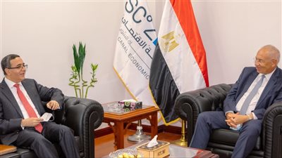 «إقتصادية قناة السويس» تبحث آليات تعزيز الاستثمارات الهندية بالمنطقة 