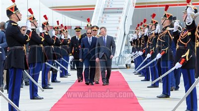 السيسي يلتقي شركتين فرنسيتين ويشهد توقيع 17 اتفاقية في الإليزيه 