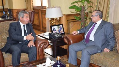 وزير الشباب يستقبل سفير مصر بروسيا لبحث مشاركة المنتخب في المونديال