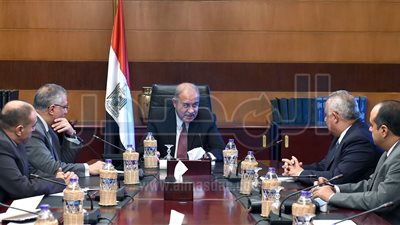 رئيس الوزراء يستعرض تقرير المشروعات بمحافظة الشرقية