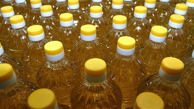 «السلع التموينية» تعلن عن مناقصة لشراء 55 ألف طن من الزيوت النباتية