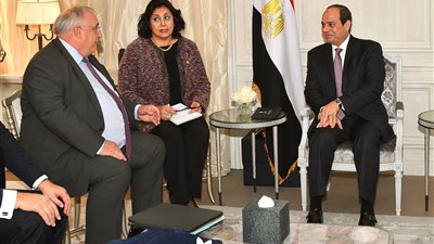 السيسي يبحث التعاون مع شركتين فرنسيتين لصناعة السفن العسكرية والسكك الحديد