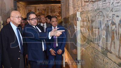 شريف إسماعيل يتفقد منطقة البر الغربي في محافظة الأقصر