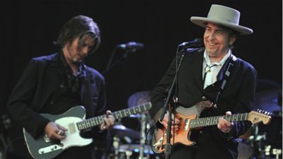 منح جائزة نوبل للآداب 2016 للمؤلف الموسيقي الأمريكي بوب ديلان