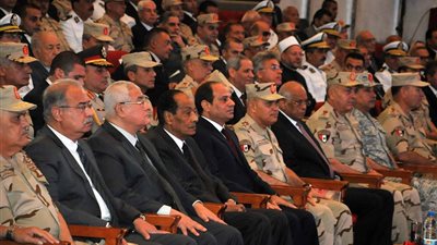 السيسي يشاهد فيلم 