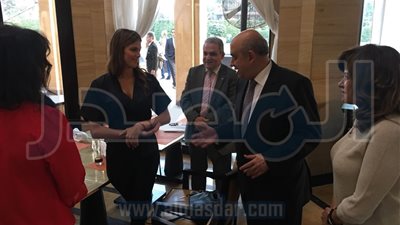 يحيى راشد يلتقي ملكة جمال الكون في منطقة الأهرامات