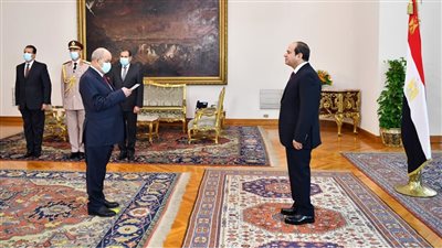 المستشار عزت أبو زيد يؤدي اليمين أمام السيسي رئيسًا لهيئة النيابة الإدارية