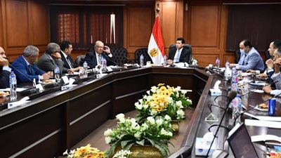 وزير الشباب يبحث تطوير آليات عمل صندوق دعم الرياضة المصرية