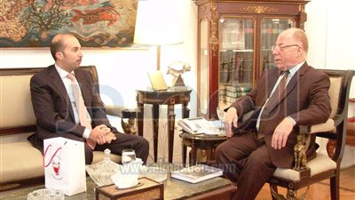 حلمي النمنم يستقبل سفير البحرين بالقاهرة