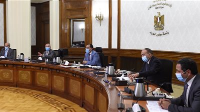 مدبولى يتابع الموقف التنفيذي لمشروع القطار الكهربائي السريع