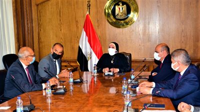 وزيرة التجارة تستعرض خطط «جنرال موتورز» للتوسع في مصر