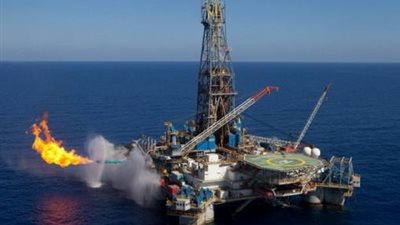 أسعار النفط ترتفع مع توقع تمديد تخفيضات الإنتاج