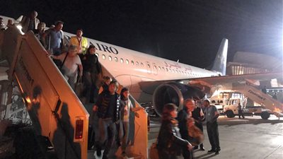 وصول أول رحلة منتظمة لـ