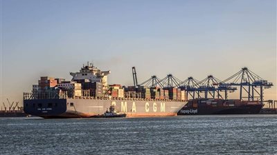  ميناء دمياط يستقبل 12 سفينة حاويات وبضائع عامة 