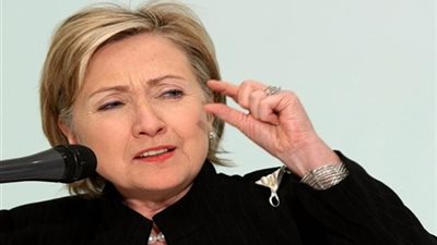 هيلاري كلينتون  تدعو إلى تسهيل إجراءات حصول المهاجرين على الجنسية