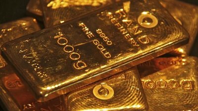 انخفاض الذهب قرب أدنى سعر له في أسبوع