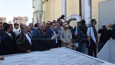 رئيس الوزراء يتفقد محلجي القطن بالفيوم
