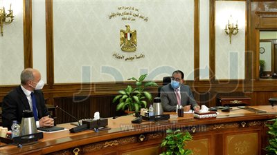 مدبولى: الانتهاء من التفاصيل الفنية لعقد إنشاء القطار السريع مع «سيمنس»