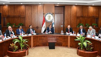 وزير البترول يتابع مع الشركات العالمية برنامج إعداد الشباب للقيادة 