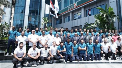 البنك الأهلي يكرم فريق كرة القدم بعد البقاء في الدوري الممتاز