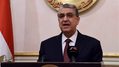 شاكر: توقيع عقود الربط الكهربائي مع السعودية.. نوفمبر المقبل