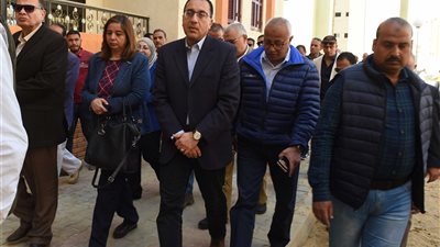  رئيس الوزراء يتفقد مشروع الصرف الصحي بالفيوم الجديدة 