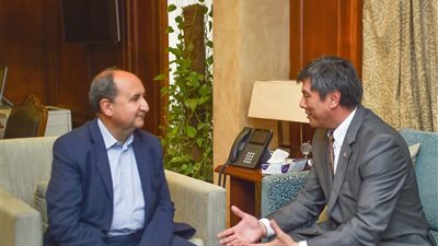 وزير التجارة يبحث مع سفير أوزبكستان تعزيز العلاقات الاقتصادية