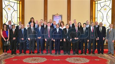 تفاصيل لقاء السيسي بأعضاء مجلس أمناء الجامعة الأمريكية بالقاهرة (صور)