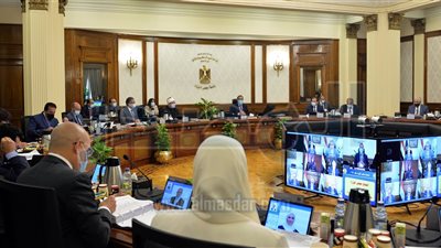 الحكومة تلزم مُلاك السيارات المنتهي تراخيصها بعدم تركها بالطرق العامة