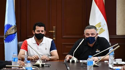وزير الرياضة ومحافظ البحر الأحمر يبحثان إنشاء استاد للغردقة