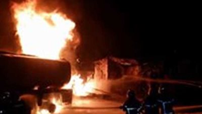 إصابة شخصين في حريق هائل بمحطة وقود بدمياط (صور)