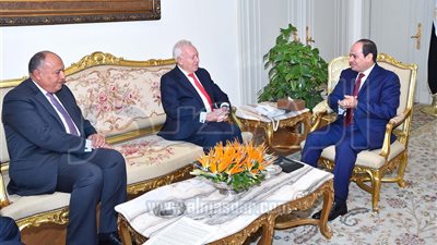 السيسي يبحث مع وزير الخارجية الاسباني تطورات الأوضاع فى سوريا وليبيا