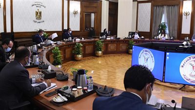 رئيس الوزراء يتابع خطوات إطلاق استراتيجية صناعة السيارات فى مصر