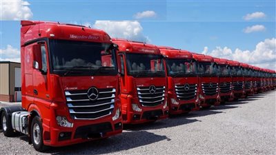 «النقل» تضع ضوابط ورسومًا جديدة للشاحنات والبرادات 