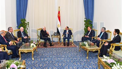 الرئيس السيسي يلتقي نظيره الفلسطيني على هامش منتدى شباب العالم
